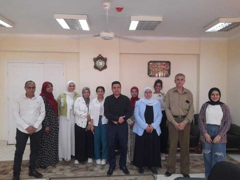 رئيس مدينة الطود بالأقصر يستقبل فريق مشروع ابنتي الغالية