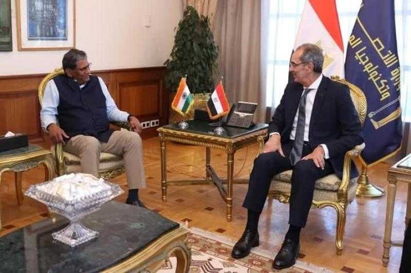 وزير الاتصالات يبحث مع سفير الهند بالقاهرة تعزيز التعاون في مجالات التعهيد وبناء القدرات الرقمية والذكاء الاصطناعي
