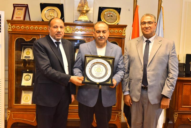 محافظ أسيوط 