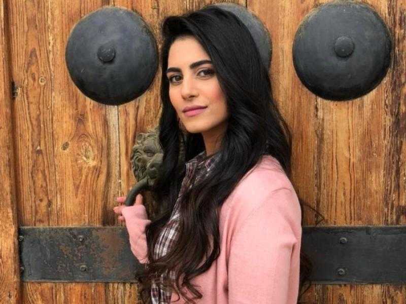 ولاء الشريف تتألق بإطلالة جديدة