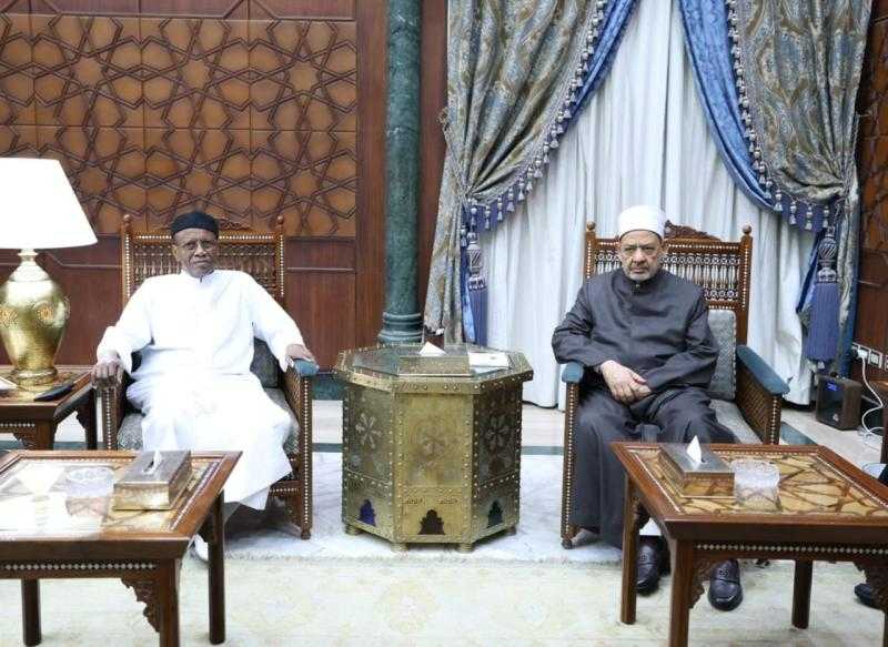 شيخ الأزهر يستقبل رئيس جامعة الملك فيصل بتشاد لبحث سُبُل تعزيز دعم الأزهر للشعب التشادي