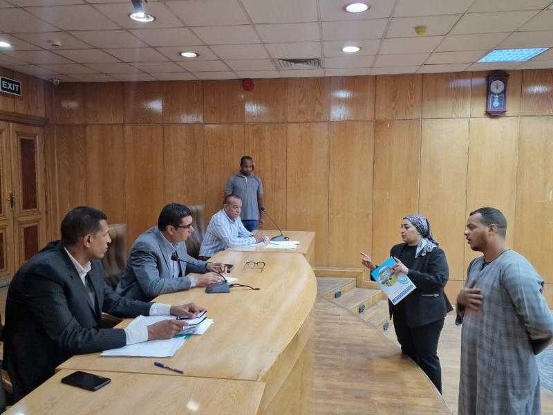 نائب محافظ الأقصر يبحث مطالب وشكاوى المواطنين خلال لقاء اليوم المفتوح