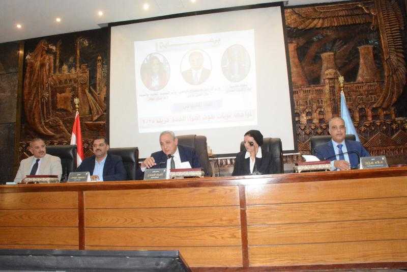 محافظ الغربية يترأس اللقاء الافتتاحي لمجابهة نوبات تلوث الهواء الحادة لموسم 2025