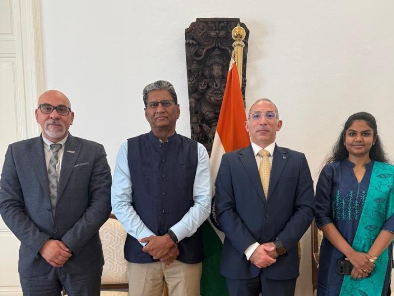 الرئيس التنفيذي لشركة أوراسكوم يلتقي بالسفير الهندي لمناقشة فرص الاستثمار