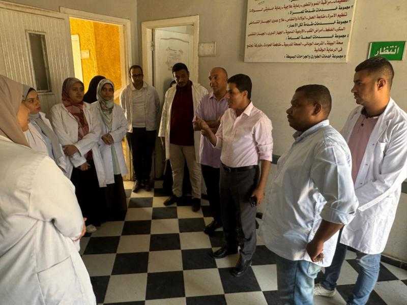 وكيل وزارة الصحة بالأقصر يتفقد أعمال القافلة الطبية بمركز شباب النجوع بإسنا