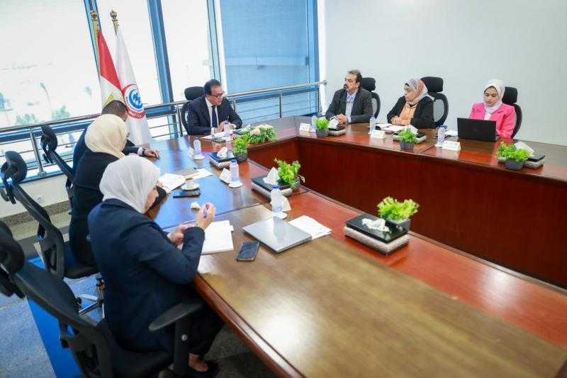 وزير الصحة يناقش مستجدات ملف تكليف أعضاء المهن الصحية ويبحث آليات توزيعهم على المنشآت الصحية