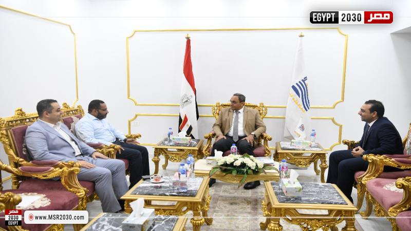 محافظ قنا