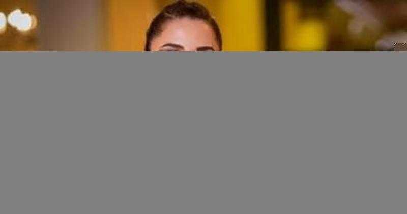 درة تتألق بإطلالة جديدة رفقة زوجها