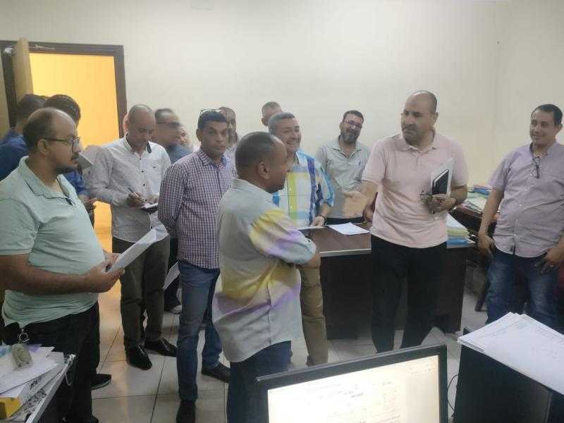 جولة مفاجئة للسكرتير العام لمحافظة قنا لمتابعة المنشآت الحيوية وخطط الطوارئ