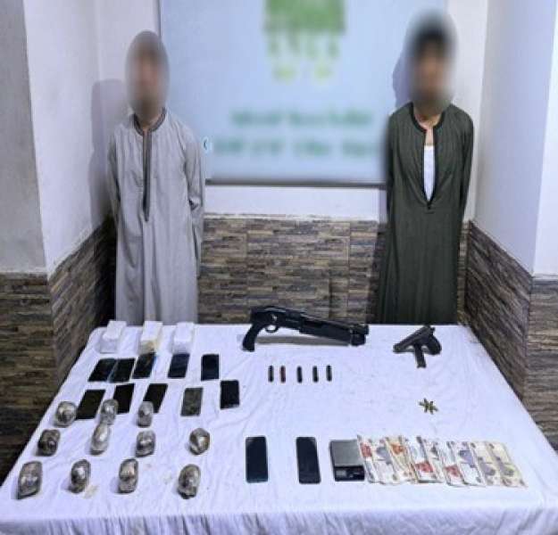 مخدرات بحوزة المتهمين