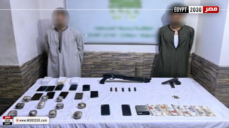 مخدرات بحوزة المتهمين