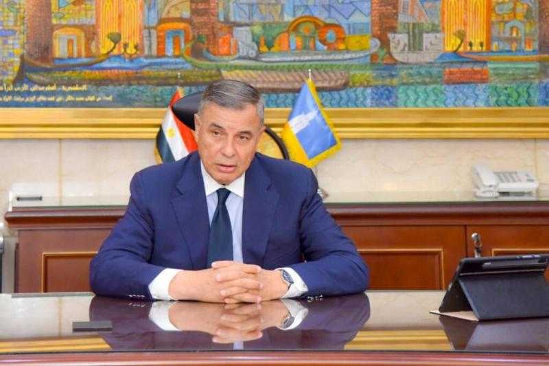 محافظ الإسكندرية : الانتهاء من الخطة السنوية لرصف الطرق بحي شرق وإعادة الشيء لأصله في ١٧ شارع