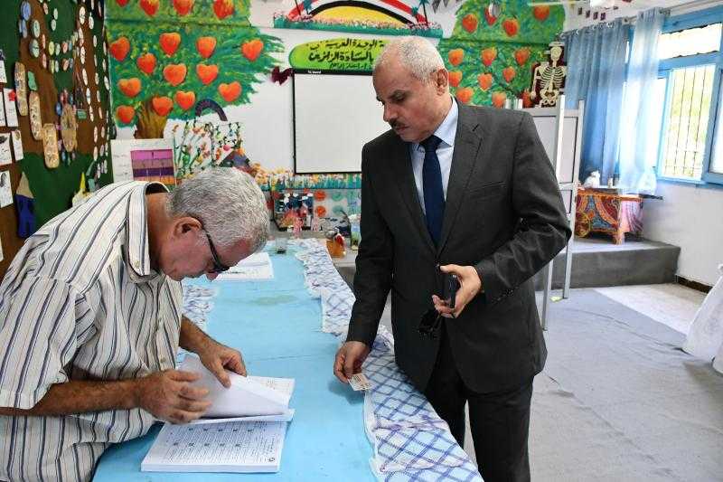 رئيس جامعة قناة السويس يدلي بصوته في جولة الإعادة بانتخابات مجلس الشيوخ