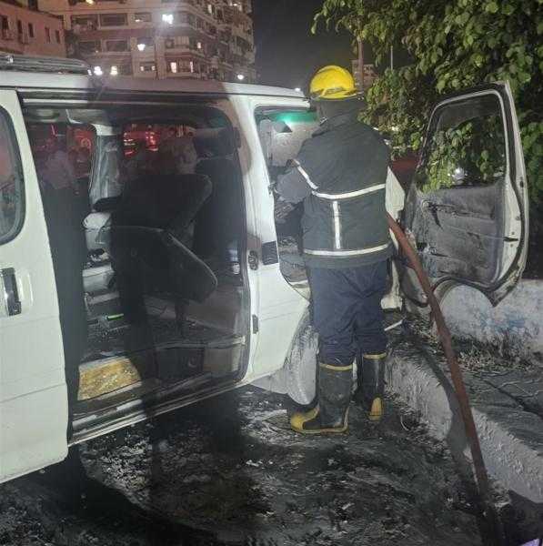 السيطرة على حريق ميكروباص بشارع طرح البحر في بورسعيد