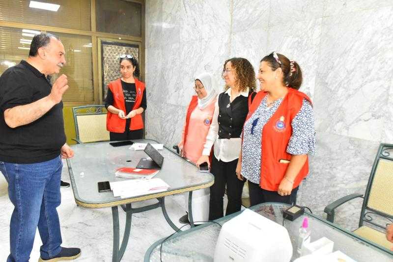 محافظ أسيوط يتابع فعاليات حملة 100 يوم صحة