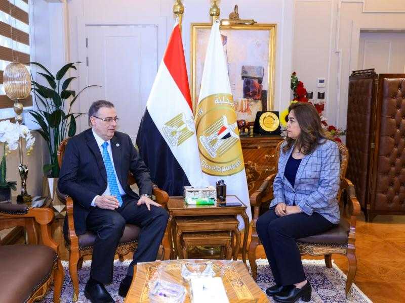 وزيرة البيئة تبحث مع رئيس الجهاز المركزي للتنظيم والإدارة مجالات التعاون المشتركة