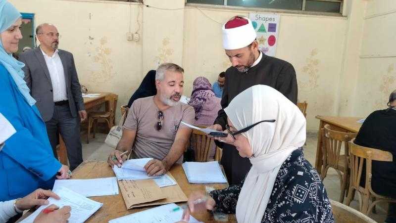 رئيس منطقة القاهرة الأزهرية يتابع أعمال تصحيح الدور الثاني للثانوية