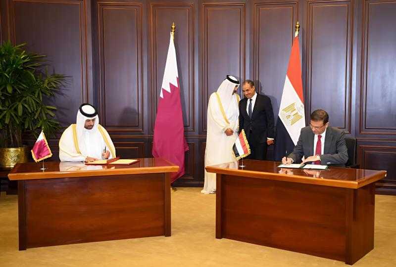 وزير الزراعة ووزير البلدية بدولة قطر يوقعان مذكرة تفاهم لتعزيز التعاون في المجالات المرتبطة بالقطاع الزراعي والأمن الغذائي بين البلدين