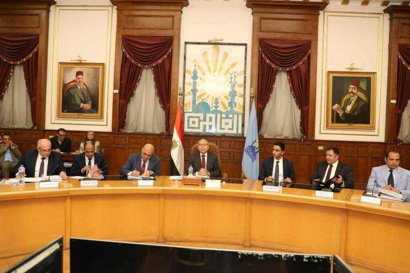 رئيس الوزراء يستعرض نماذج استجابات منظومة الشكاوى الحكومية لعدد من الحالات في قطاع الصحة