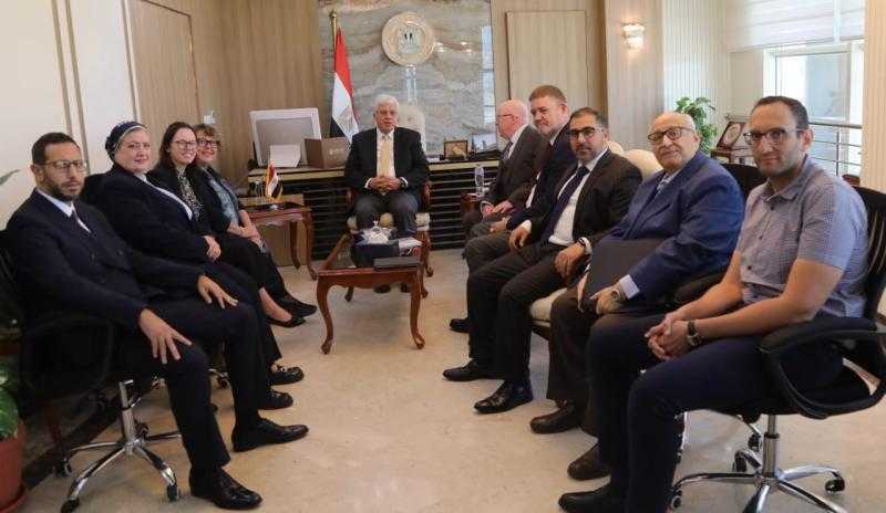 وزير التعليم العالي يبحث آليات تعزيز التعاون مع وفدي جامعة أدنبرة نابيير وجامعة كوين مارجريت