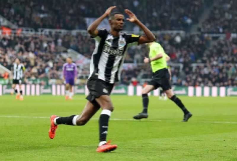 نيوكاسل يحسم أغلى صفقة في تاريخه بضم فولتمايده.. وإيزاك يقترب من ليفربول