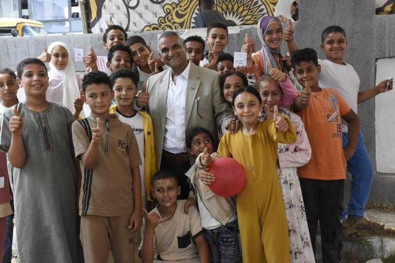 جامعة عين شمس تواصل قافلة خدمات طبية وتعليمية وتوعوية شاملة لـ 831 مستفيدًا بمحافظة البحيرة