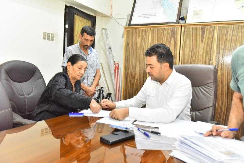 محافظ أسيوط: تسليم الدفعة الرابعة من تعويضات أهالي مساكن الإيواء بعرب المدابغ لـ 42 أسرة