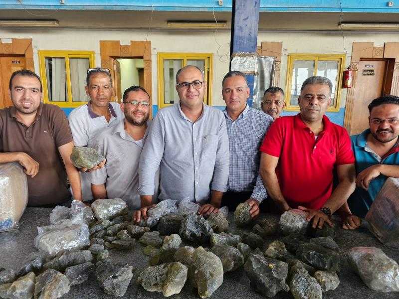 جمارك الصادرات الجوية بمطار القاهرة تحبط محاولة تهريب كمية من الأحجار شبه الكريمة ( النادرة)