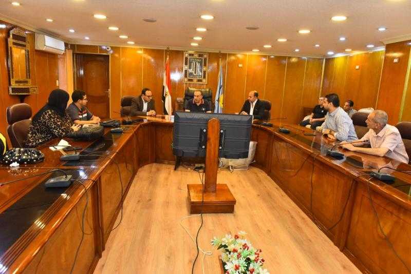 محافظ أسيوط يبحث مع أصحاب شركات الإعلانات تطوير المنظومة وتحقيق الانضباط في الشوارع