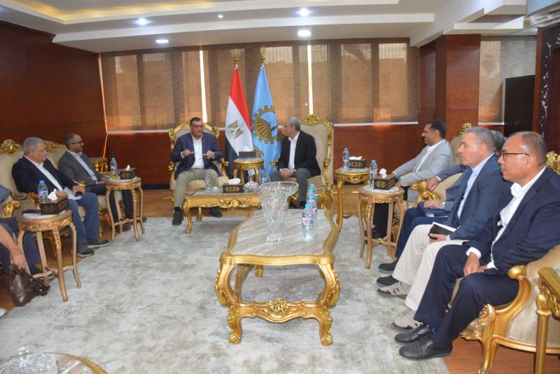 محافظ الغربية يستقبل وزير الإسكان 