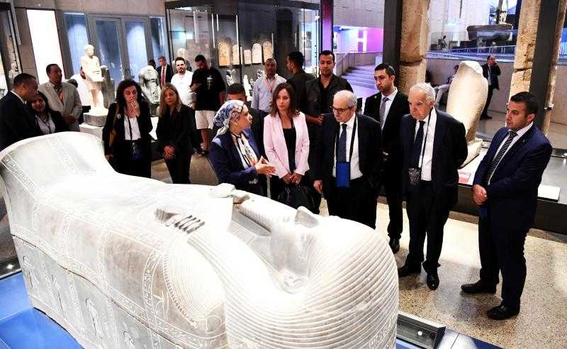 رئيس مجلس الوزراء اللبناني والوفد المرافق له يزور المتحف المصري الكبير