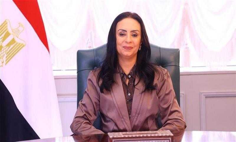 وزيرة التضامن الاجتماعي تتابع تداعيات حادث انقلاب عربات قطار بمحافظة مطروح