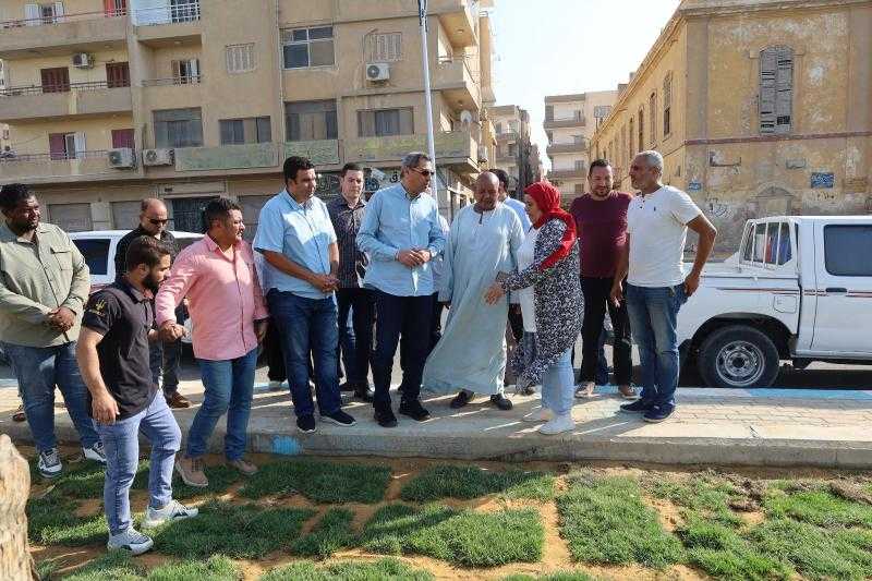 محافظ السويس يتفقد شارع بورسعيد لمتابعة أعمال التطوير والرصف