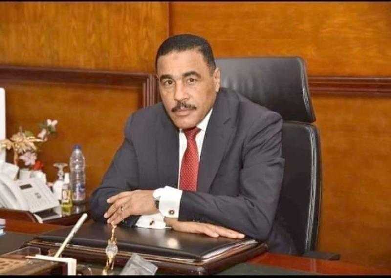 محافظ مطروح: القطار الذي تعرض لحادث لم يصطدم بتريلا أو لودر بدليل سلامة الجرار