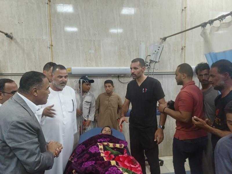 محافظ مطروح يطمئن على حالة مصابي حادث انقلاب عربات القطار بزاوية العوامة