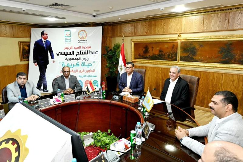 وزير الإسكان ومحافظ الغربية يتابعان سير العمل بمنظومتي مياه الشرب والصرف الصحي ومشروعات ”حياة كريمة” بالمحافظة