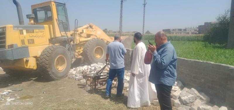 محافظ أسيوط: إزالة 36 حالة تعدي واسترداد 5 أفدنة أملاك دولة