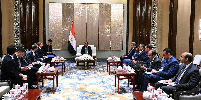 رئيس الوزراء يلتقي رئيس شركة هندسة الطاقة الصينية
