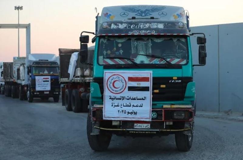 الهلال الأحمر المصري: قافلة زاد العزة من مصر لغزة تدخل يومها الـ 26