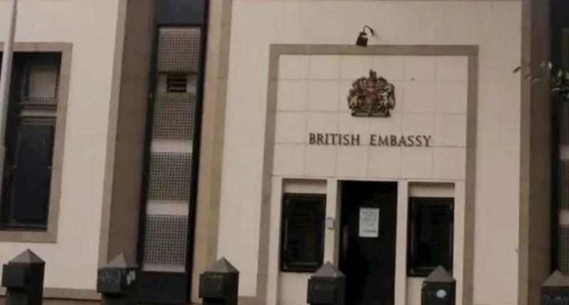 السفارة البريطانية بالقاهرة تغلق المبنى الرئيسي لها بعد إزالة الحواجز الأمنية