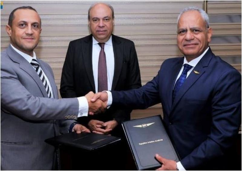 وزير الطيران يشهد توقيع بروتوكول تعاون بين ”القابضة للمطارات” وأكاديمية العلوم