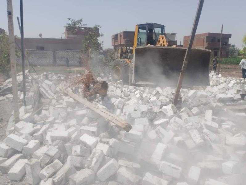 محافظ أسيوط: إزالة 38 حالة تعدي على أراضي زراعية وأملاك دولة