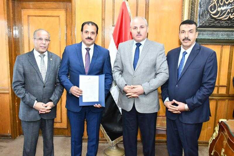 رئيس جامعة قناة السويس يُكلف الدكتور عطوة المتولي عطوة مديرًا لمركز إعداد القادة بالجامعة
