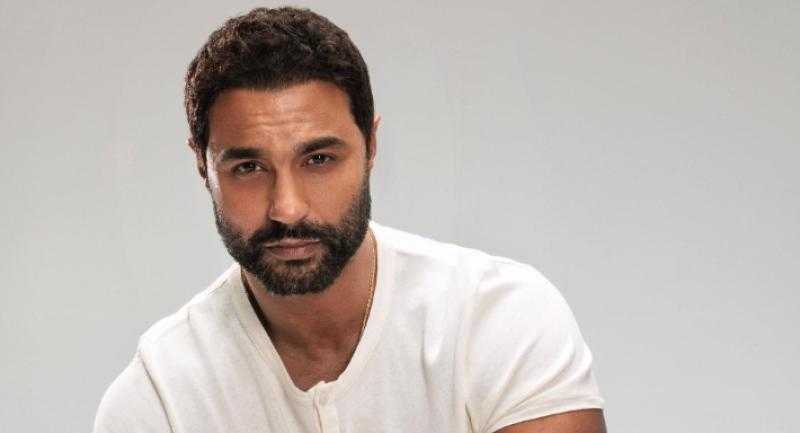 كريم فهمي يتحدث عن مسلسل ”220 يوم” وتحدياته النفسية