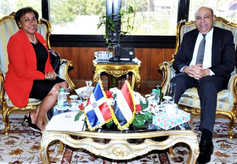 وزير الطيران يبحث مع سفيرة الدومينيكان بالقاهرة آليات تعزيز التعاون المشترك