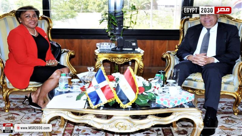 لقاء وزير الطيران المدني يبحث مع سفيرة جمهورية الدومينيكان بالقاهرة
