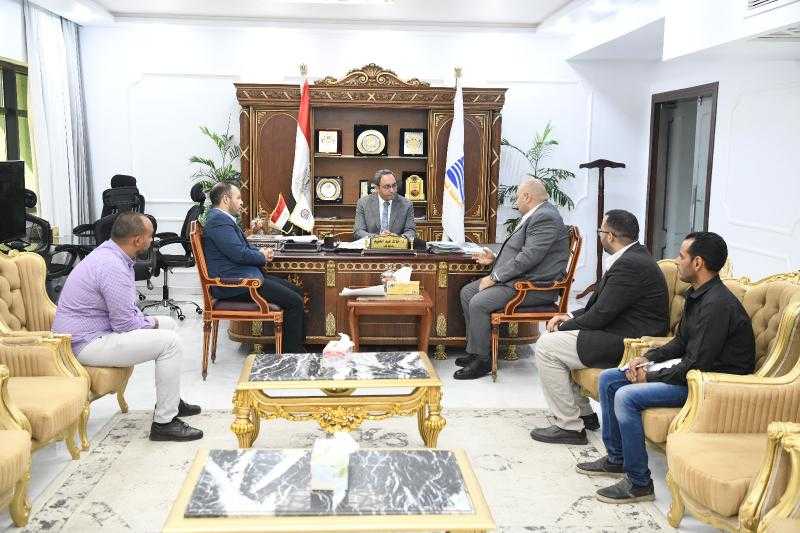 محافظ قنا يبحث مع وفد شفاء الأورمان بالأقصر تعزيز التعاون مع التأمين الصحي لخدمة مرضى الأورام