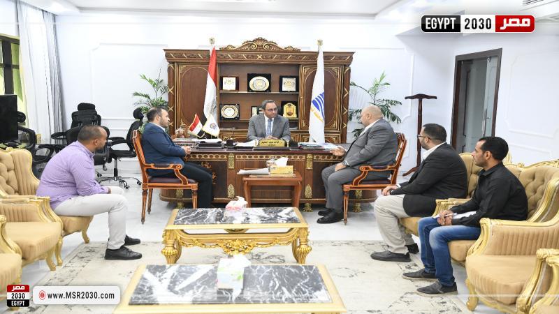 محافظ قنا
