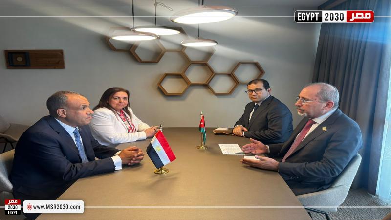د. بدر عبد العاطي وزير الخارجية وأيمن الصفدي نائب رئيس الوزراء ووزير الخارجية الأردني