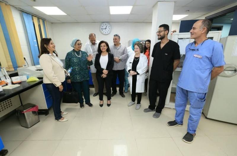 رئيسة القومي للمرأة تتفقد مستشفى الشلاتين المركزي